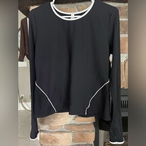 *Athleta* Black and White rash guard.  Womens Size XL